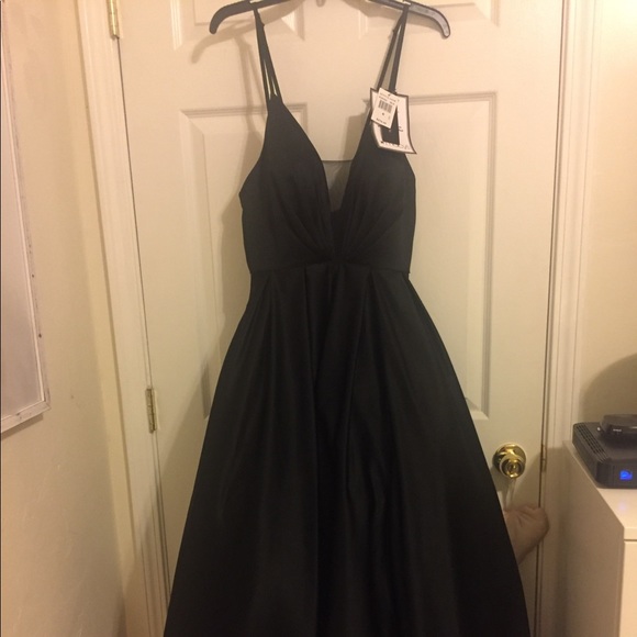Black Satin Formal Evening Gown Prom Betsy&Adam 6 - Picture 3 of 4